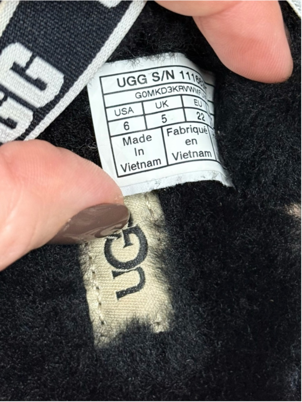UGG Oh Yeah Slipper Slide Black and White Toddler Size 6 Like New - Picture 5 of 6